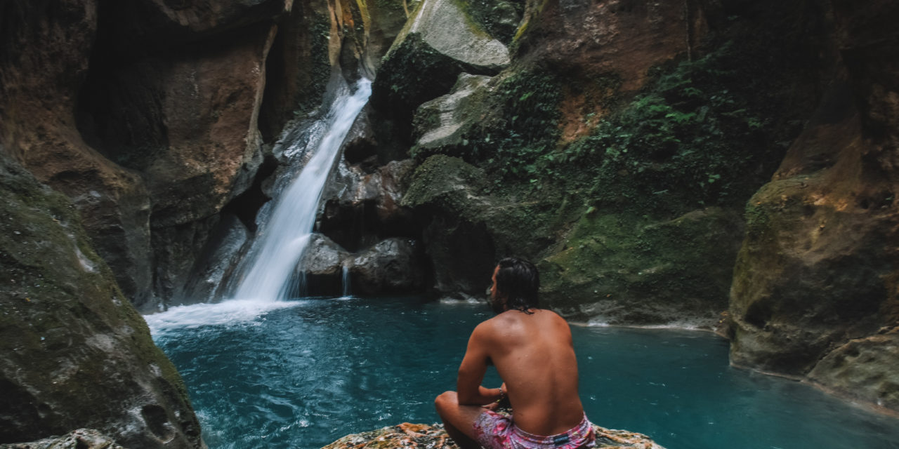 Bassin Bleu: Las Piscinas Naturales Color Azul Cobalto Escondidas en Haití