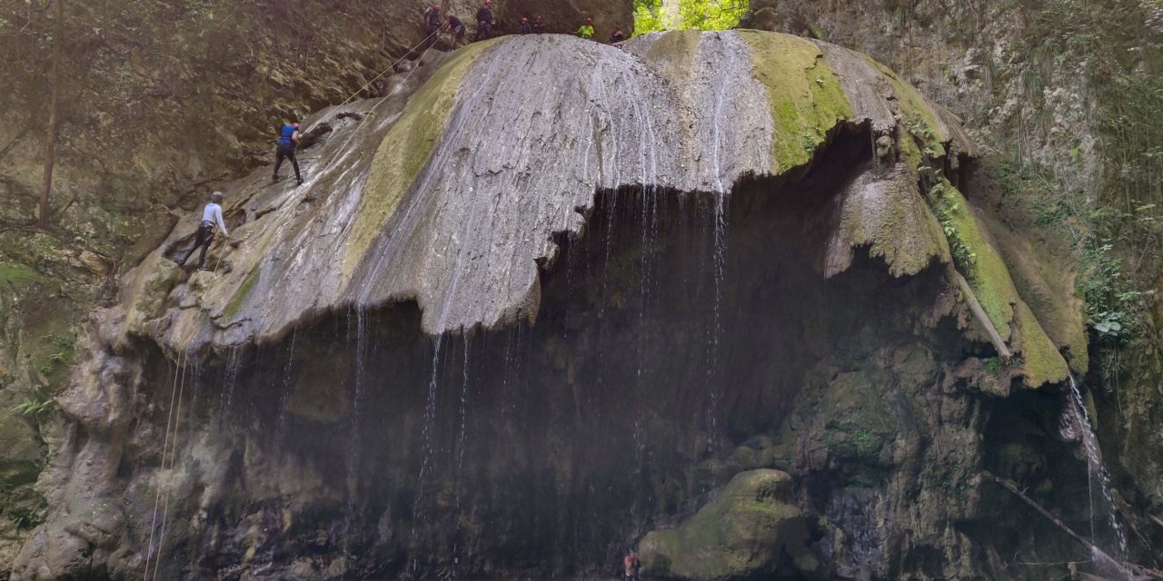 Excursión al Hongo Mágico + Salto de Elena en Jamao Al Norte desde Santo Domingo | Domingo 19 de Mayo