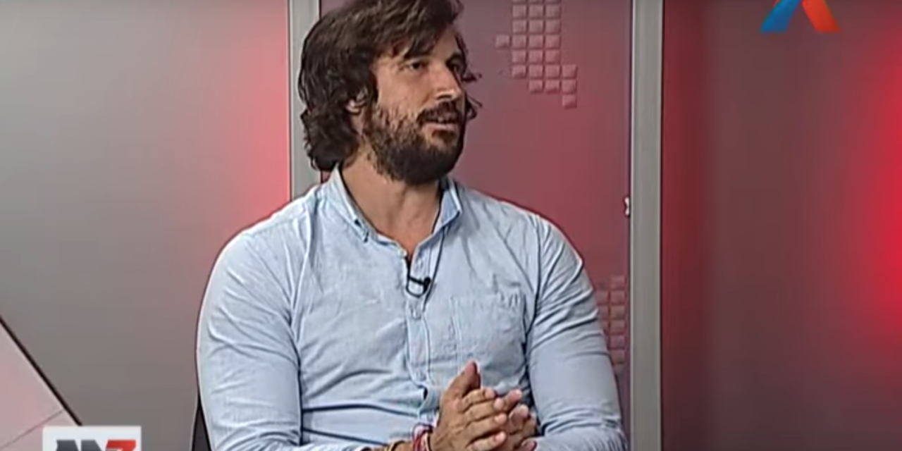 William Ramos muestra en Antena Latina Canal 7 Las Famosas Ballenas Jorobadas