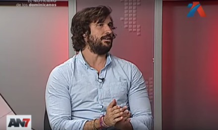 William Ramos muestra en Antena Latina Canal 7 Las Famosas Ballenas Jorobadas
