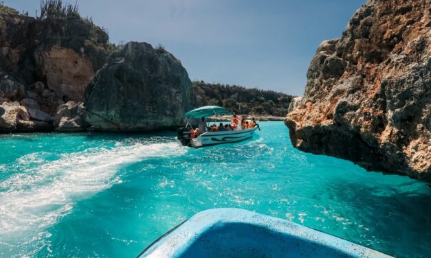 Excursión bahía de las Aguilas 2 días y 1 noche desde Santo Domingo