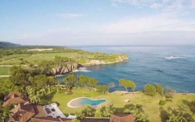 Villa de LUJO en Cabrera: Majestuosa obra frente a un acantilado