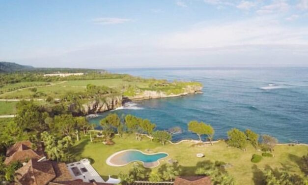 Villa de LUJO en Cabrera: Majestuosa obra frente a un acantilado