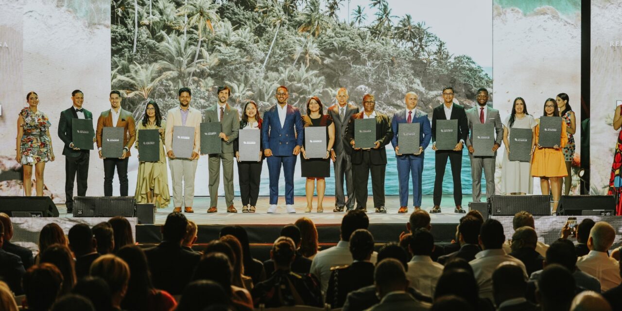 William Ramos es Galardonado con el Premio Nacional de la Juventud República Dominicana